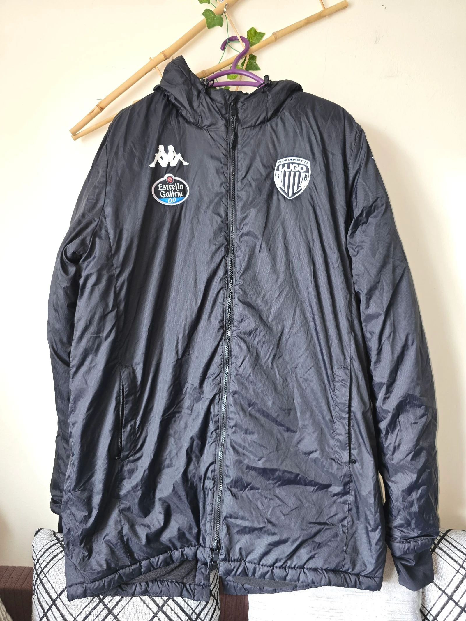 Parka officielle des bancs/staff du CD Lugo, marque Kappa – photo 3
